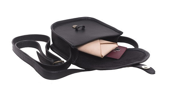 Velle Cresecendo Mini Saddle Crossbody Genuine Cow Leather Bag in Black (Interior View)